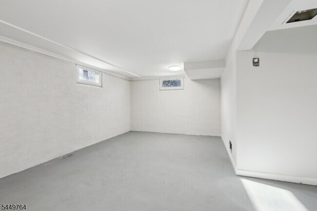 Building Photo - 287 Country Club Dr