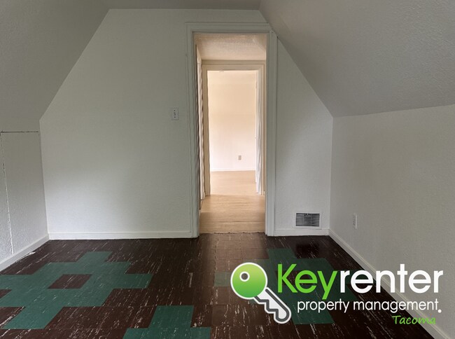 Building Photo - Adorable 4 Bedroom 1.5 Bath Tacoma Home + ...