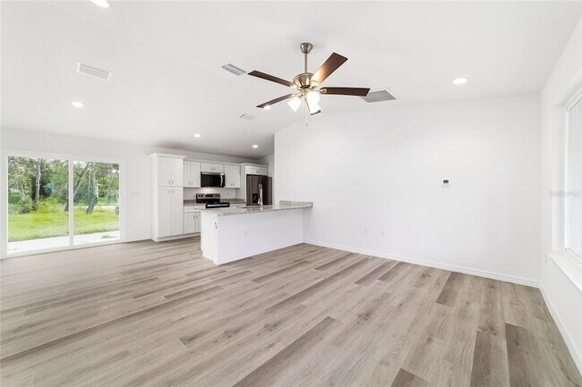 Building Photo - 691 NE 130th Ct