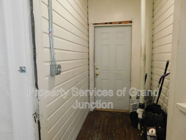 Building Photo - 816 Grand Ave