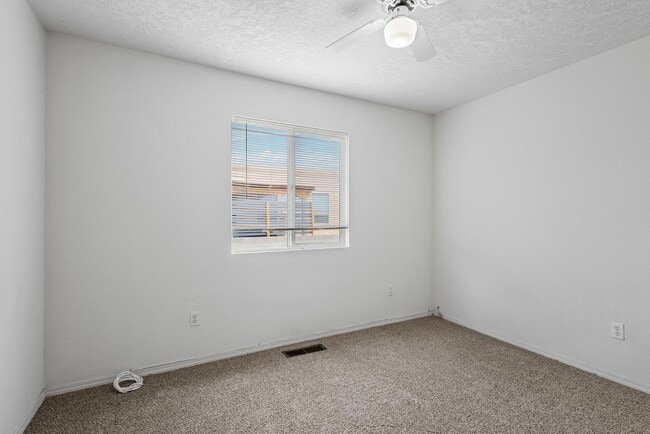 Building Photo - 8928 Jasper Dr NE