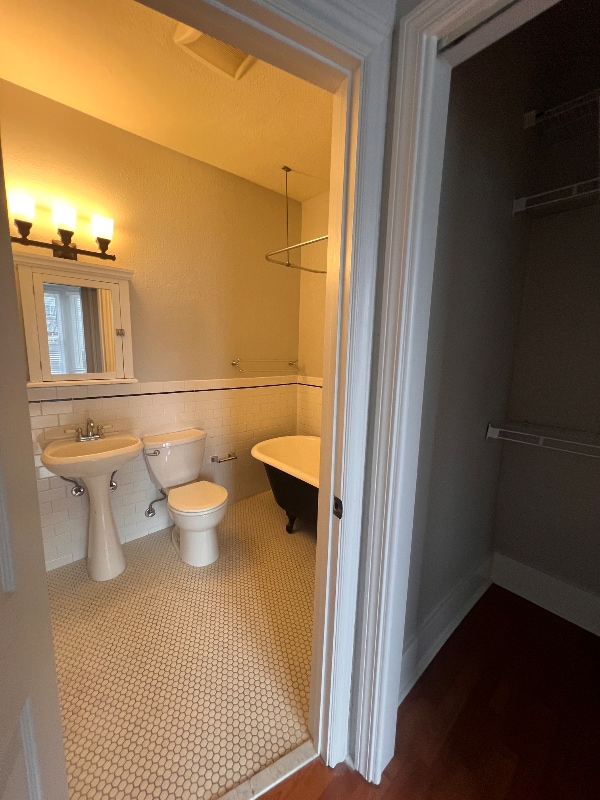 Building Photo - 312 E Olive Pl