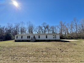 Building Photo - 525 Horsefly Rd