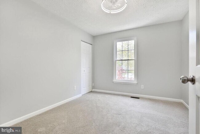 Building Photo - 7802 Shallowbrook Ct
