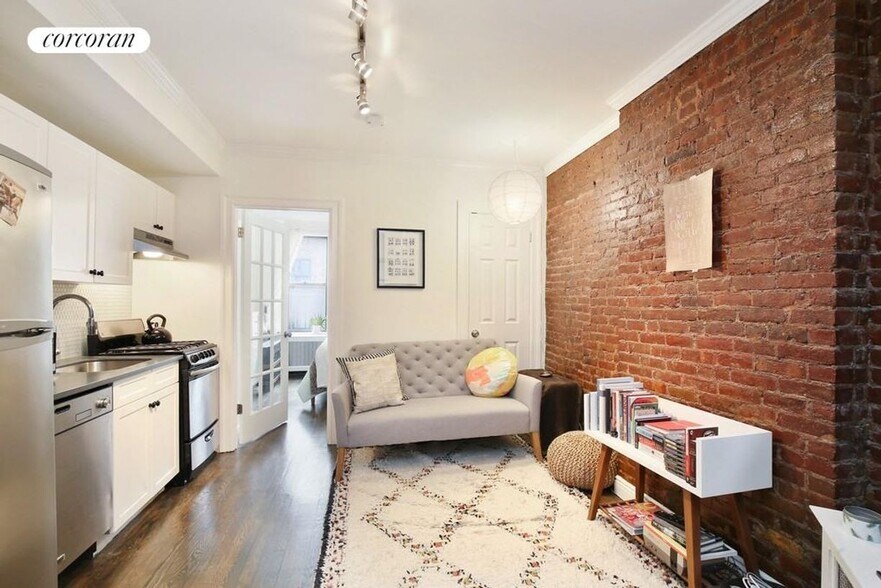 Primary Photo - 256 W 15th St