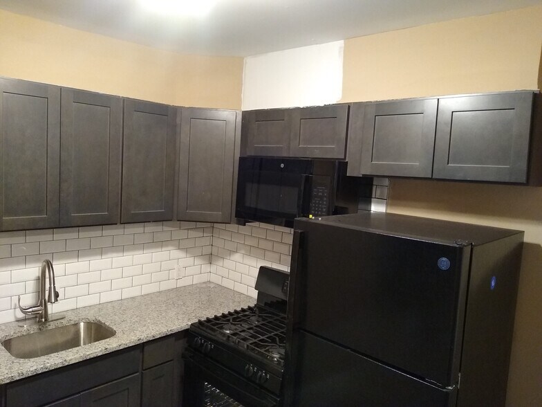 Building Photo - 2054 Ann St