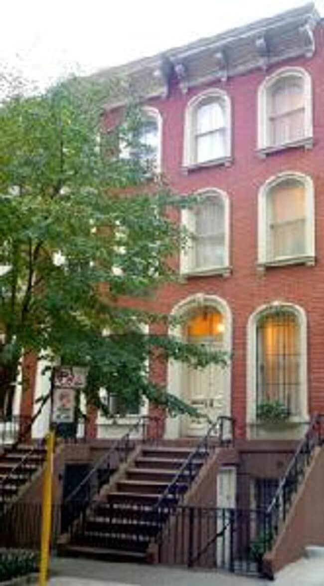Building Photo - 208 E 78th St