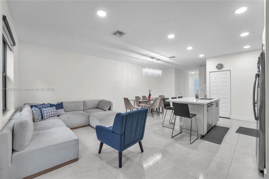 Building Photo - 15850 NW 91st Ct