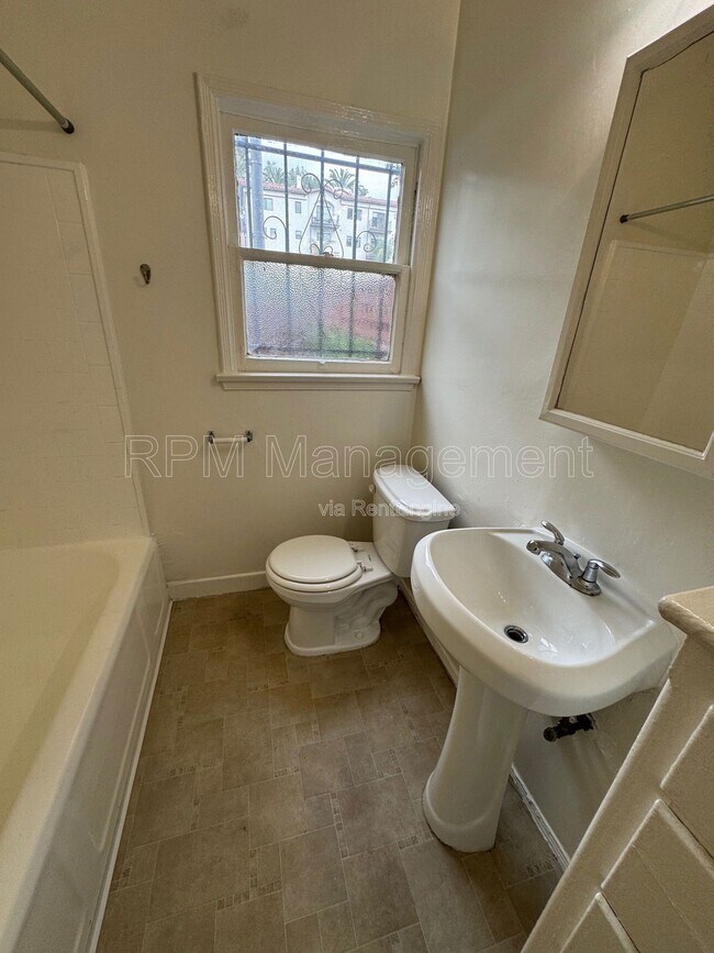 Building Photo - 1781 N Orchid Ave