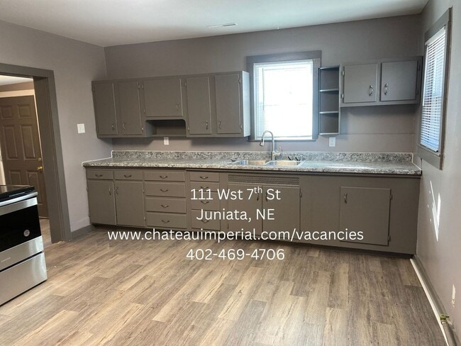Building Photo - 2 bedroom house