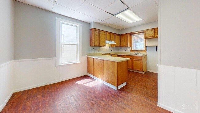 Building Photo - Clark / Fulton Area - 3 Bedrooms - 1 Bath - Single Family Home
