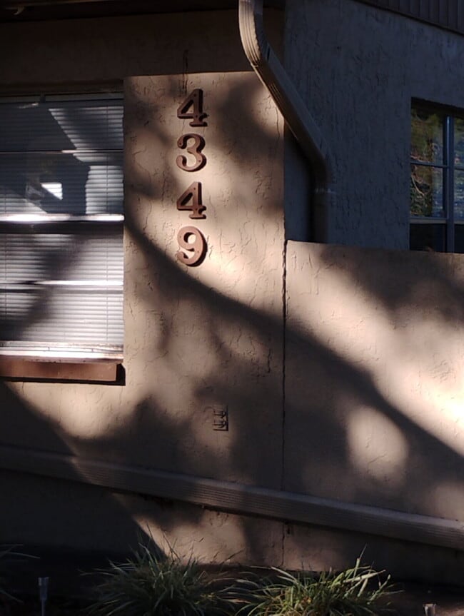 Primary Photo - Cute 2 Bedroom, 1 Bathroom home For Rent