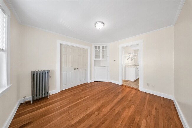 Building Photo - 25 5th Ave