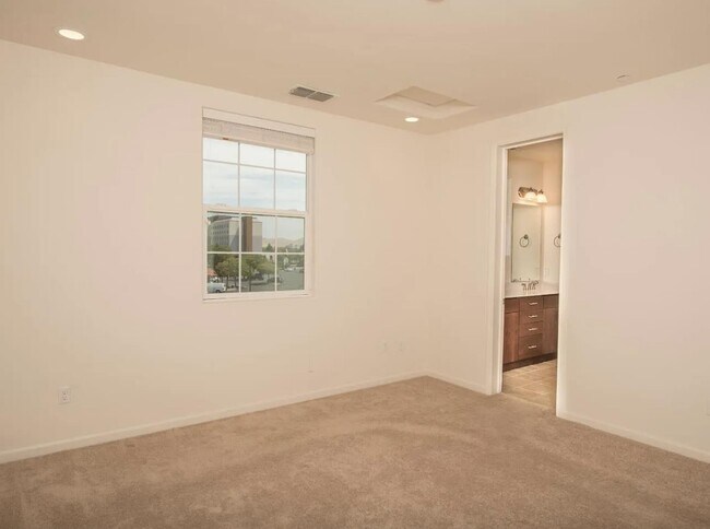 Building Photo - 39872 Sawyer Terrace