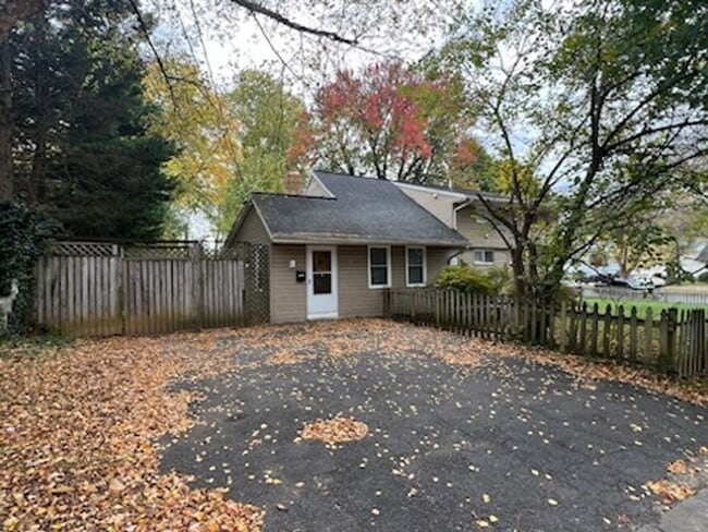 Building Photo - SINGLE FAMILY HOME IN TWINBROOK FOREST