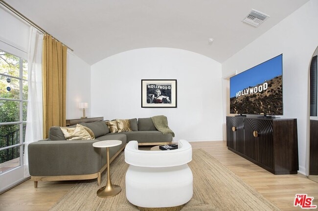 Building Photo - 953 N Martel Ave