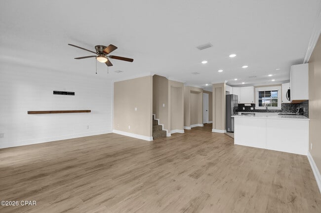 Building Photo - 1365 Capri Dr