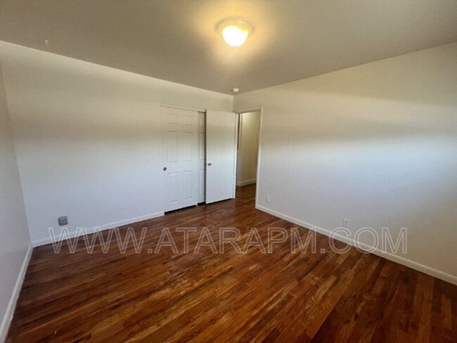 Building Photo - 1001 E Sego Lily Dr