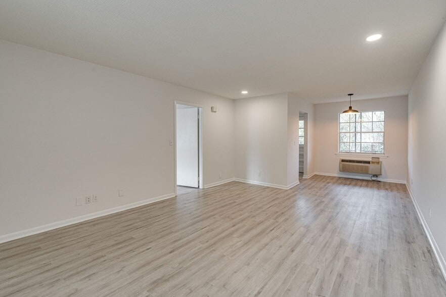 Building Photo - 2845 Dayton Blvd