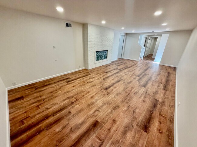 Building Photo - Spacious, Remodeled 5bd/3bath Cherry Park Home with Large Fenced Garden and Finished Basement