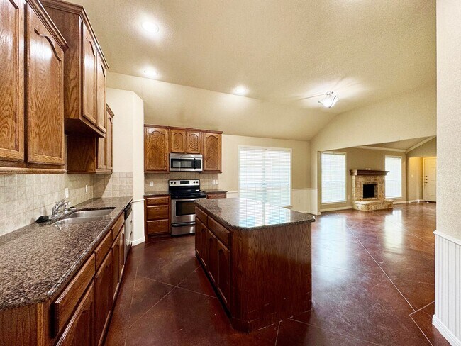 Building Photo - Salem Way Luxury Townhomes