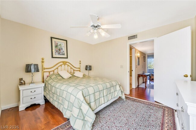 Building Photo - 3125 N Buffalo Dr