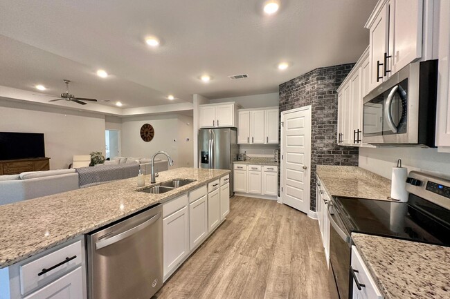 Building Photo - 8090 Silver Maple Dr