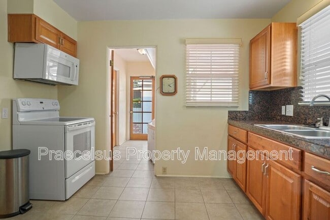 Building Photo - 5183 Marlborough Dr