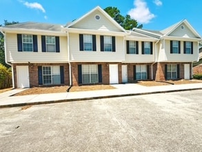 Building Photo - 326 Leafmore Rd SW