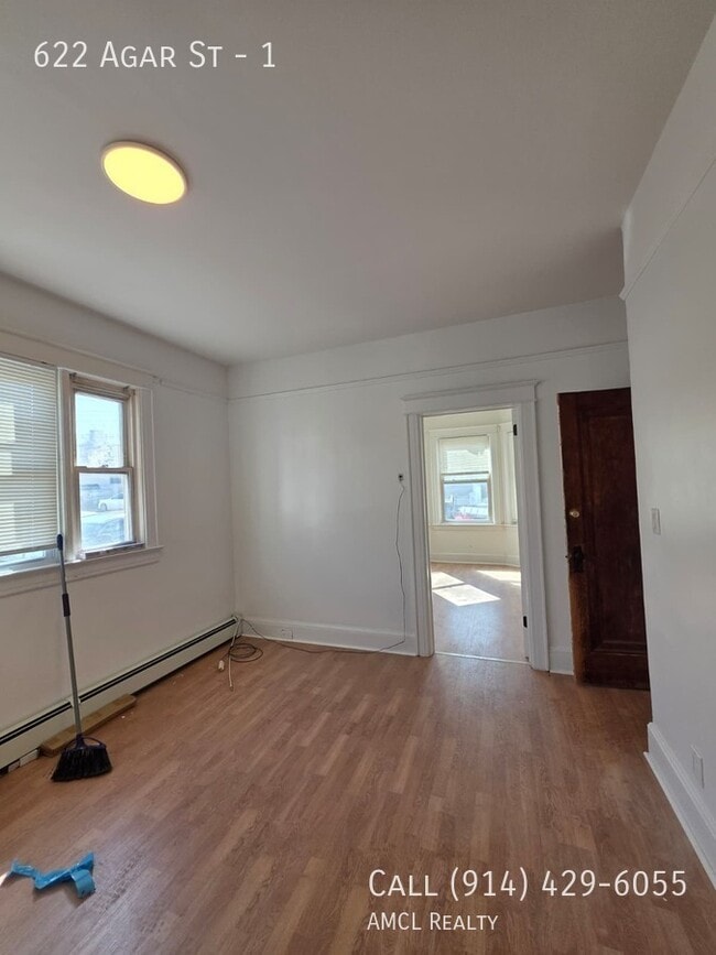 Building Photo - 622 Agar St