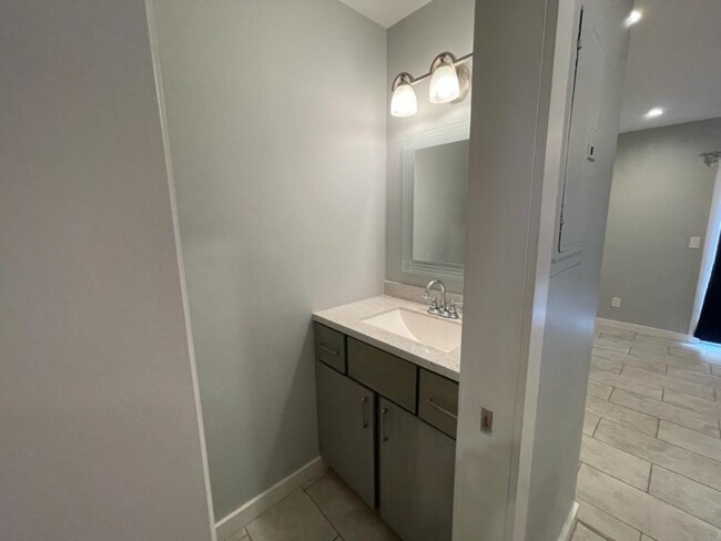 Building Photo - 1384 Wood Cir S