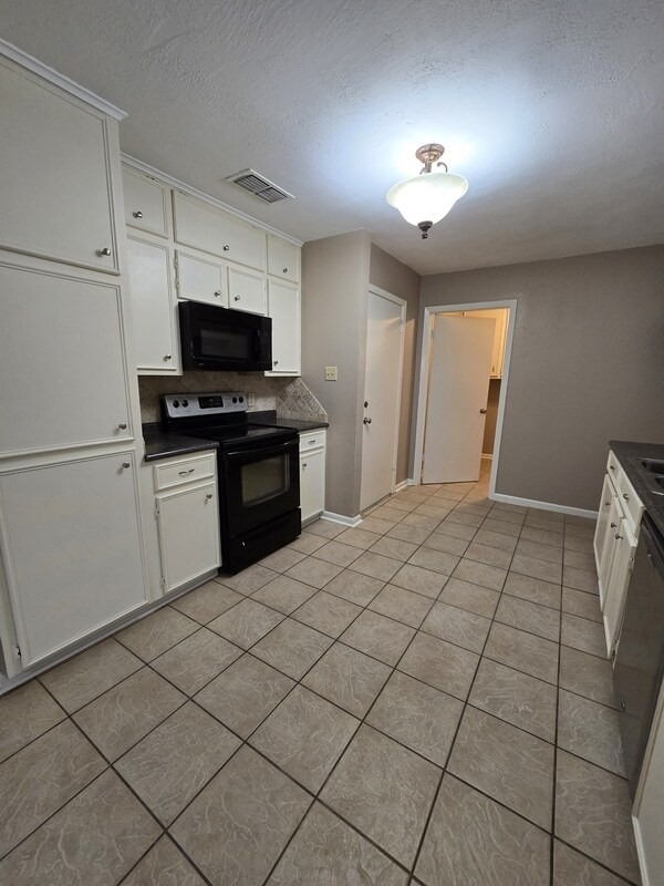 Building Photo - 505 E Acker Tap St