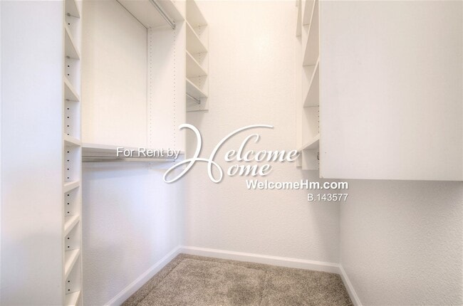 Building Photo - 3125 Roxbury Dr