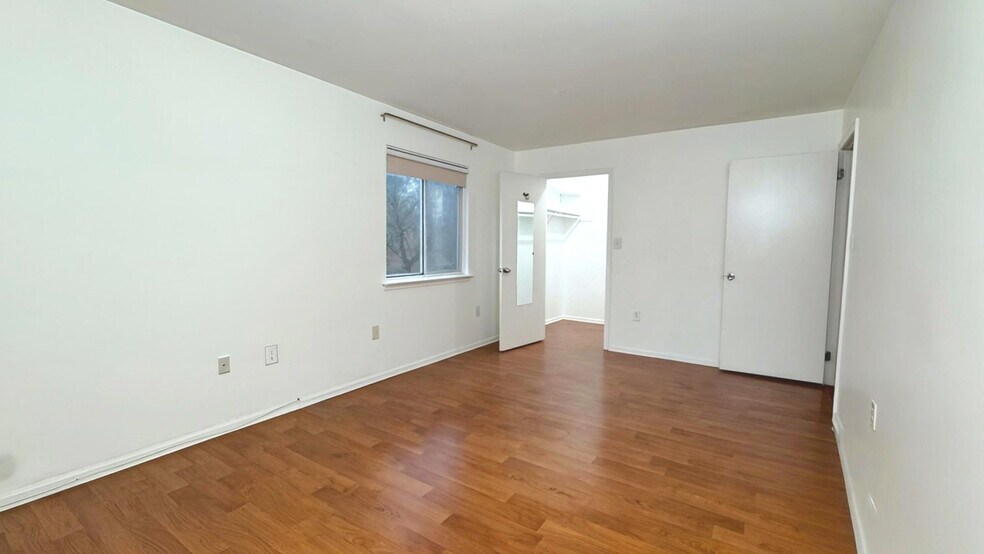 Building Photo - 25 Steeplechase Ct