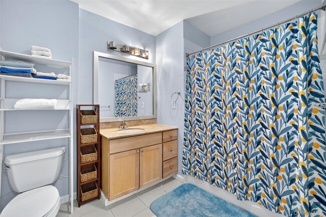 Building Photo - 543 Main St