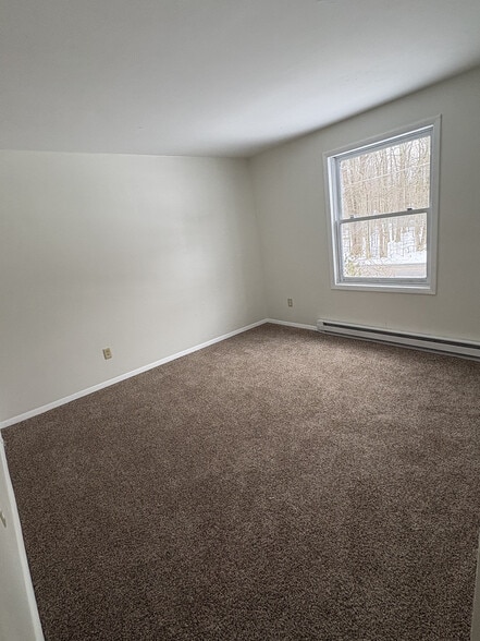 Building Photo - 4161 Romeo Rd