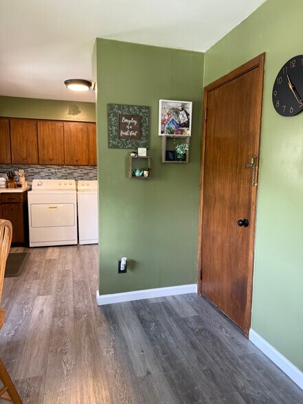 Building Photo - 809 Croghan Ave
