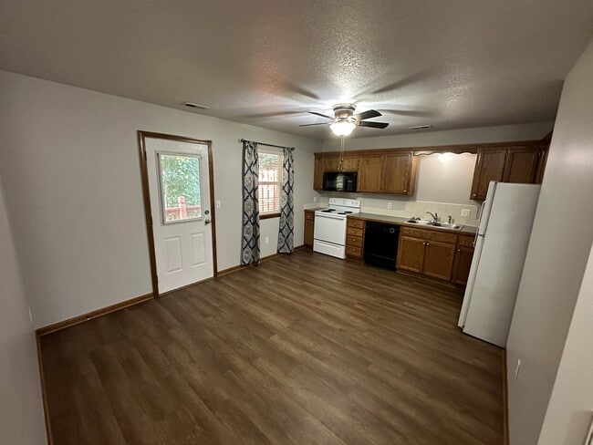 Building Photo - 413 Blake Anthony Dr