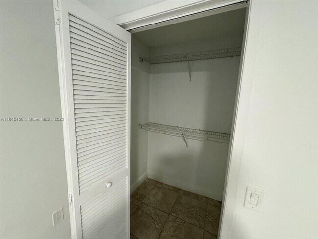 Building Photo - 10381 SW 150th Ct