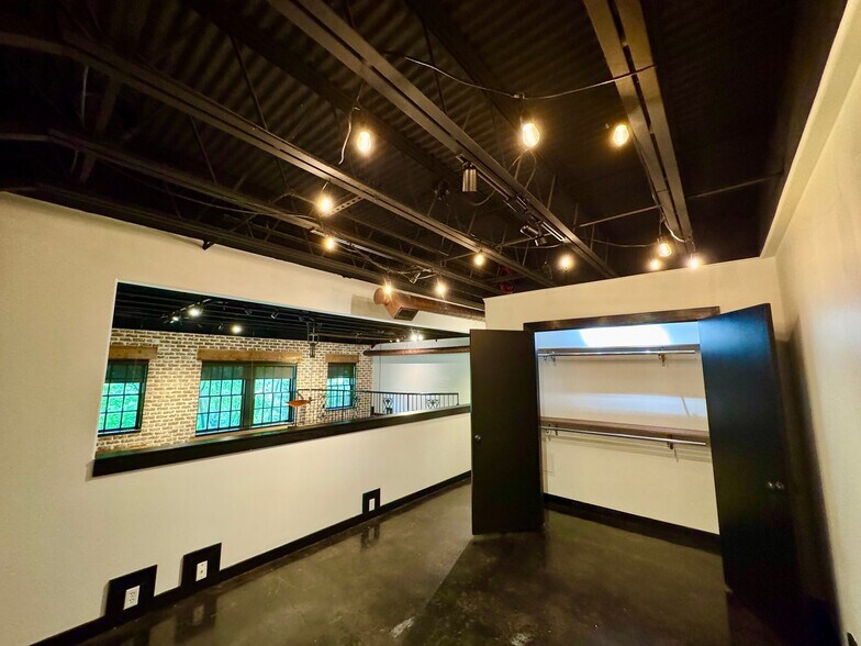 Building Photo - 5434 Peachtree Rd
