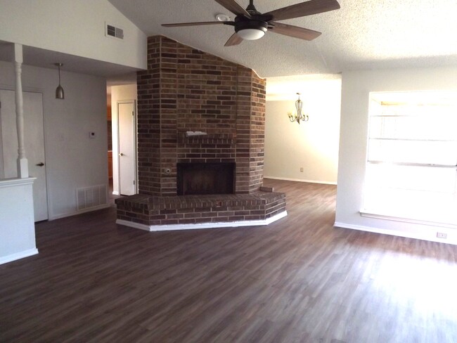 Building Photo - 9502 Woodland Hills