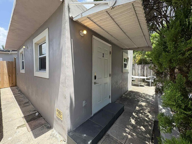 Building Photo - 221 SW 11th Ave