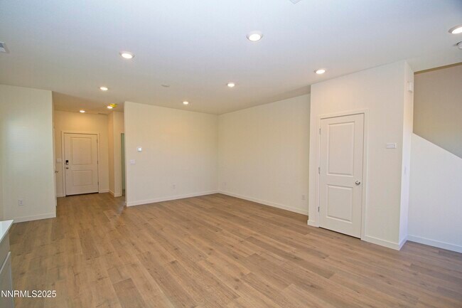 Building Photo - 843 Orchard Rock Dr