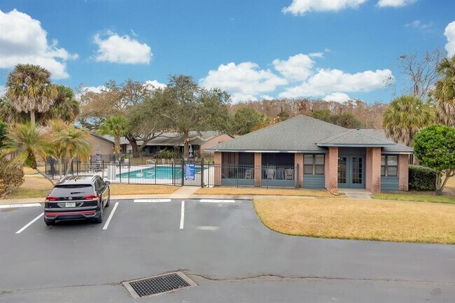 Building Photo - 2432 King Oak Ct