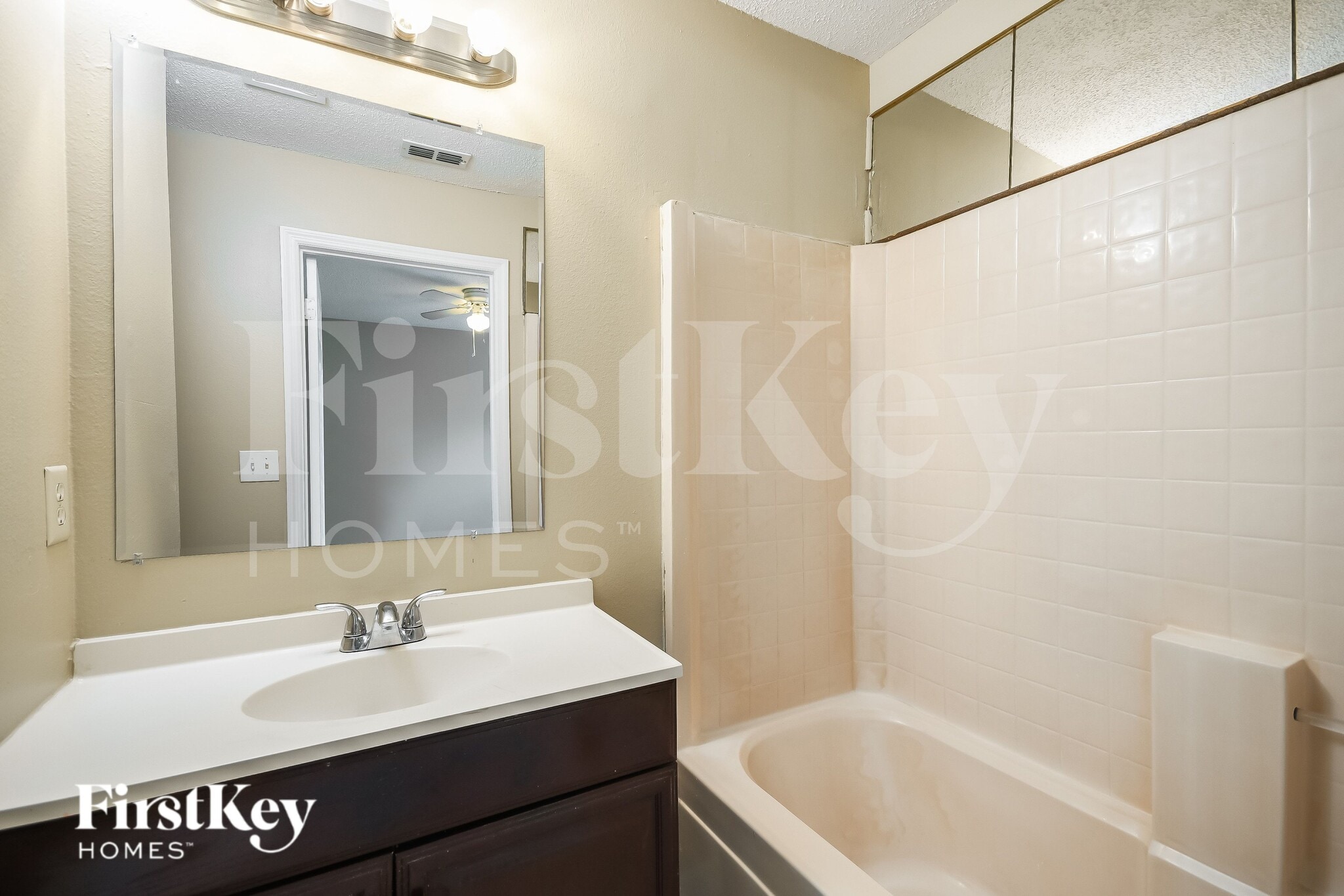 Building Photo - 714 Camel Ct