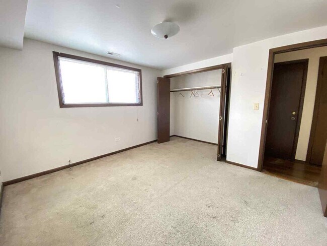 Building Photo - 919 S Carpenter St