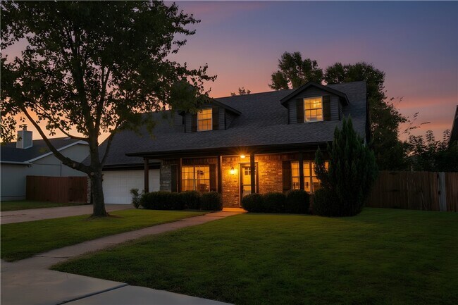 Building Photo - 2711 W Bishop Dr
