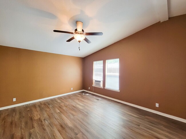 Building Photo - 20284 Forest Woods Ln