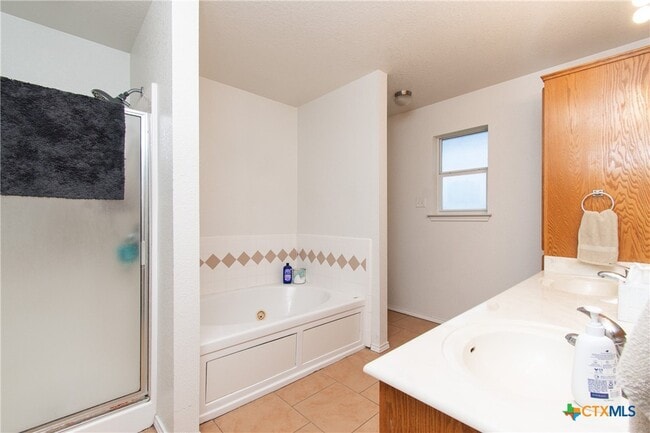 Building Photo - 4310 Neta Dr