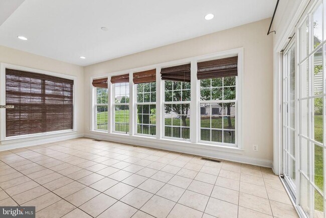 Building Photo - 43527 Loudoun Barn Way